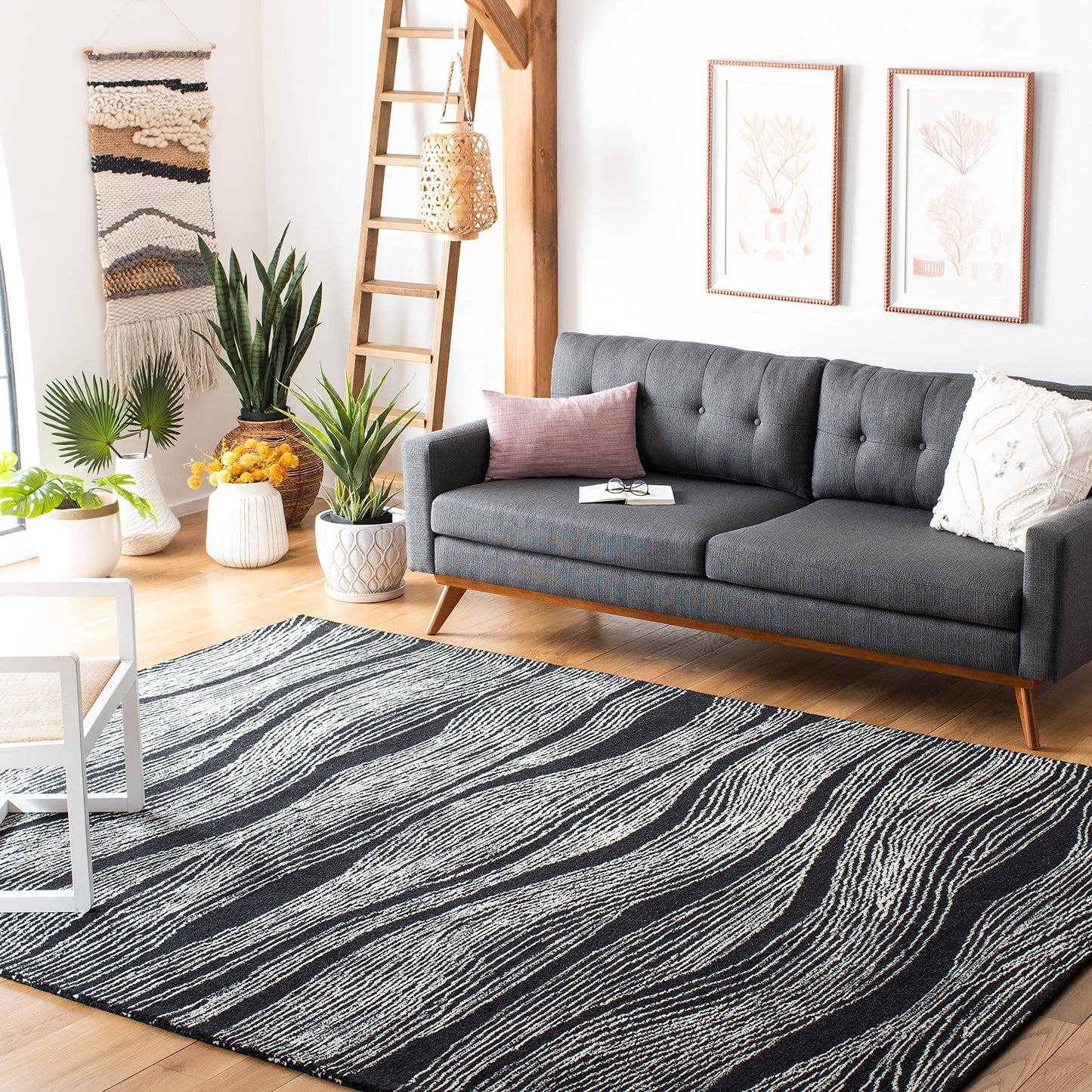 SAFAVIEH Area Rug 8x10 - Metro Collection - Large - Black & Ivory, Handmade Wool, Ideal for Living Room, Bedroom, Office, Dining Space (MET995Z)