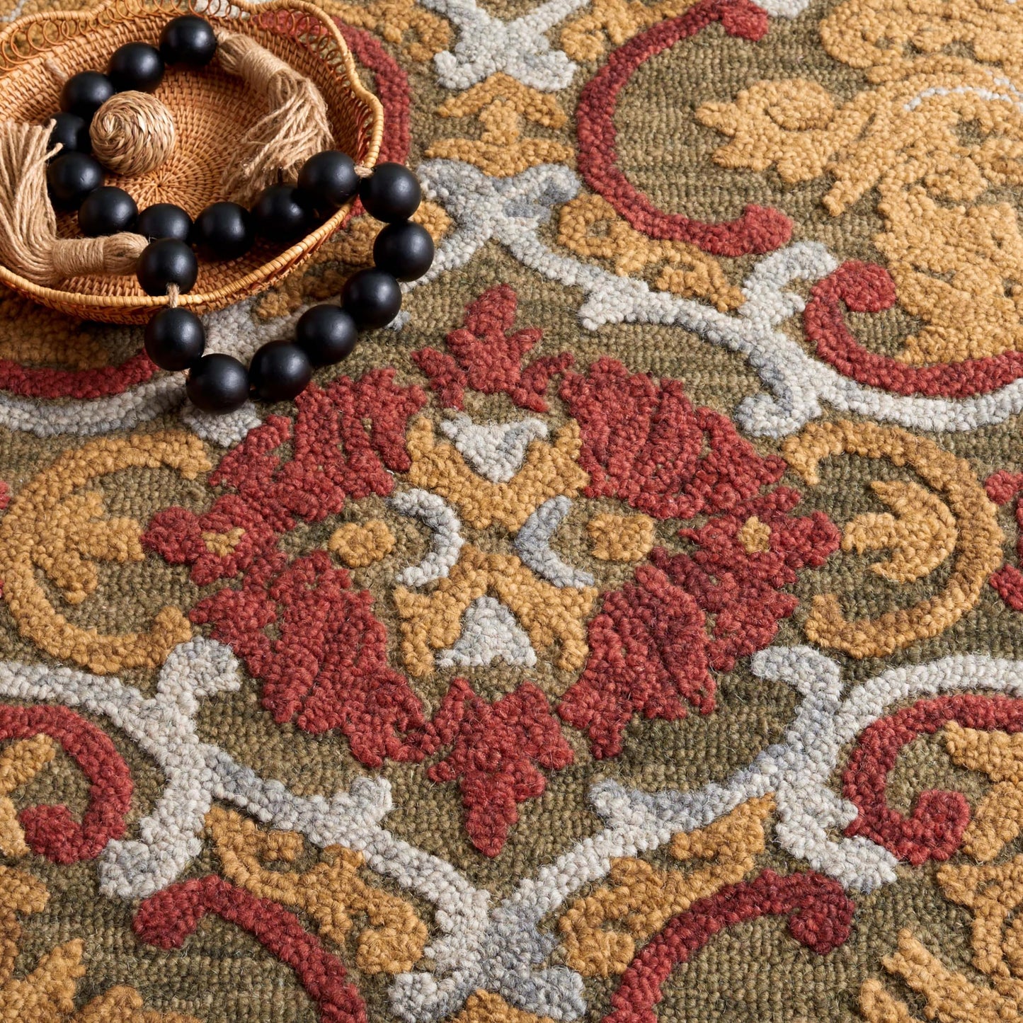 SAFAVIEH Area Rug 8x10 - Blossom Collection - Large - Green & Gold, Handmade Wool, Floral Design, Ideal for Living Room, Bedroom, Office, Dining Space (BLM422B)