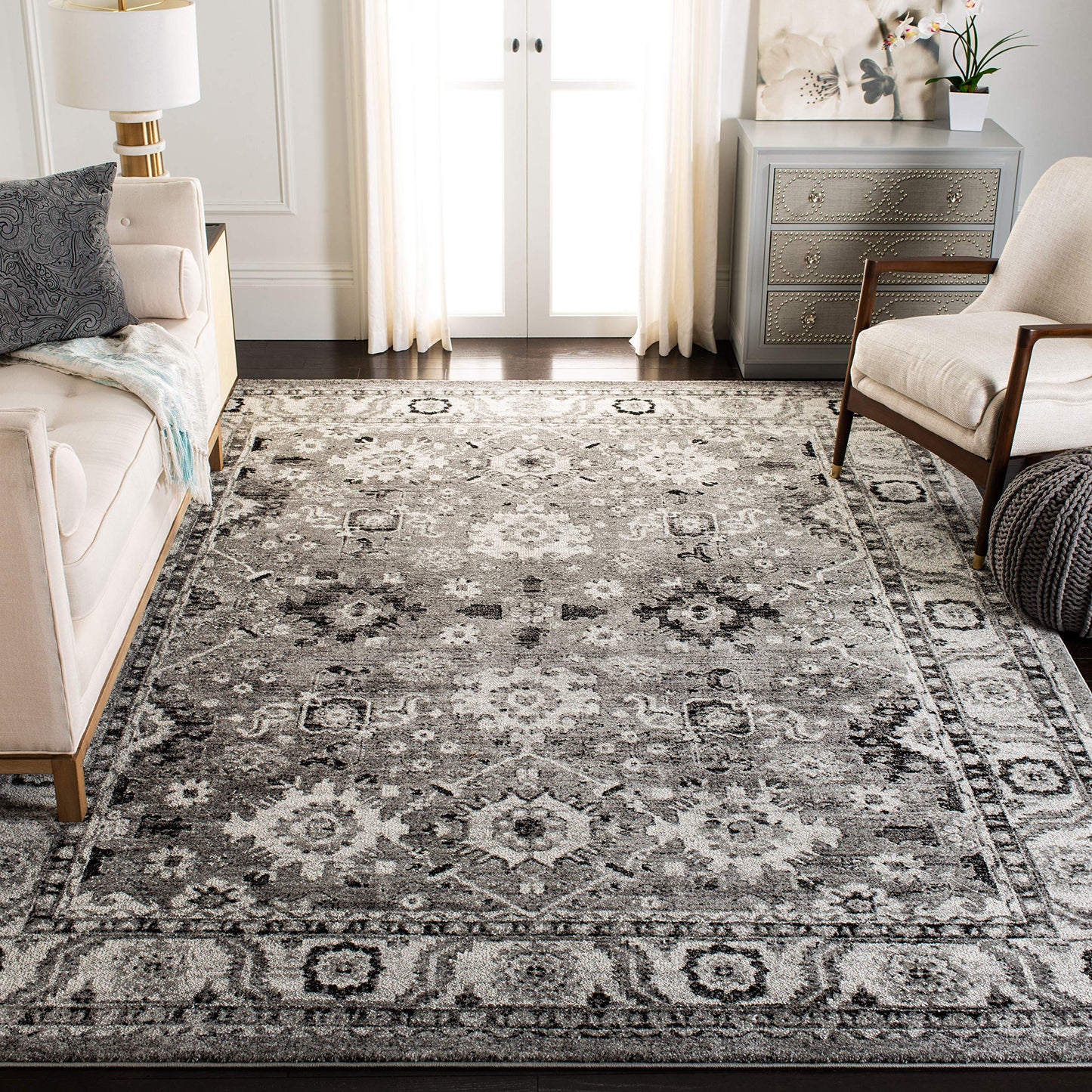 SAFAVIEH Area Rug 8x10 - Vintage Hamadan Collection - Large - Grey & Black, Traditional Persian Design, Non-Shedding & Easy to Clean, Ideal for Living Room, Bedroom, Dining Space (VTH214K)