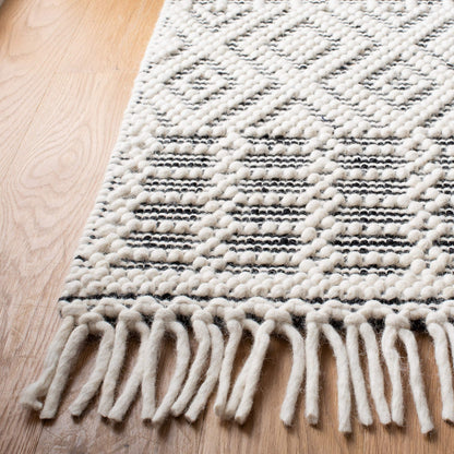 SAFAVIEH Natura Collection Area Rug - 9' x 12', Ivory & Black, Handmade Moroccan Boho Wool Fringe, Ideal for High Traffic Areas in Living Room, Bedroom (NAT852Z)