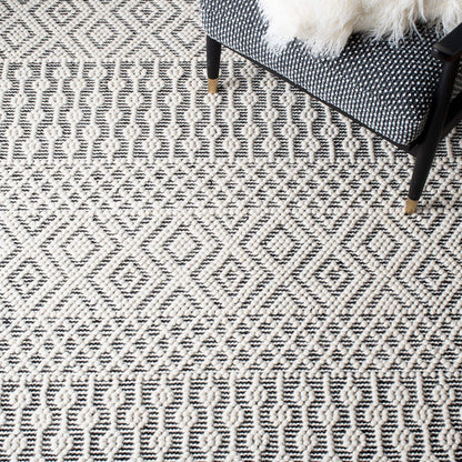 SAFAVIEH Natura Collection Area Rug - 9' x 12', Ivory & Black, Handmade Moroccan Boho Wool Fringe, Ideal for High Traffic Areas in Living Room, Bedroom (NAT852Z)