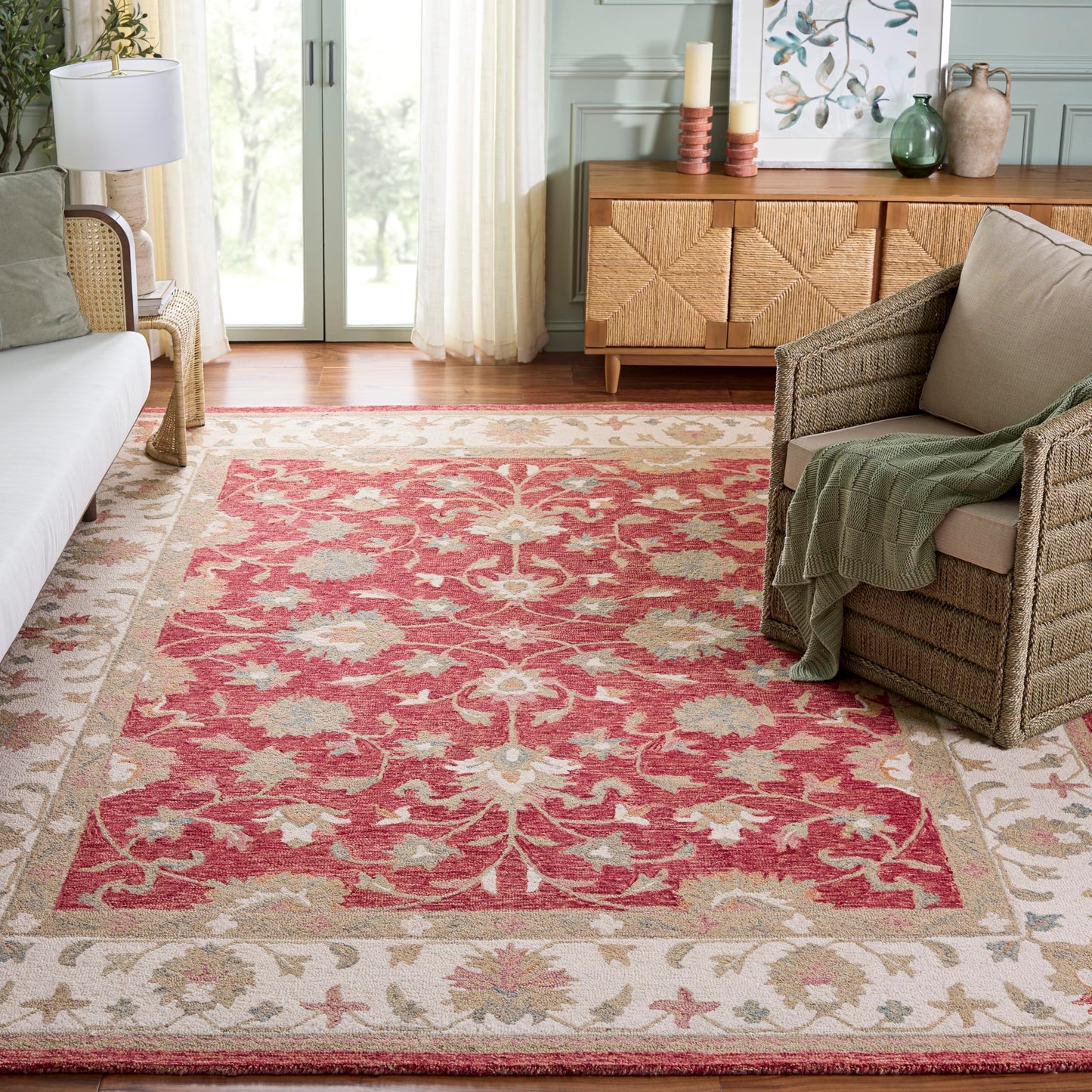 SAFAVIEH Area Rug 8x10 - Heritage Collection - Large - Red & Ivory, Handmade Wool, Ideal for Living Room, Bedroom, Dining Space (HG125Q)