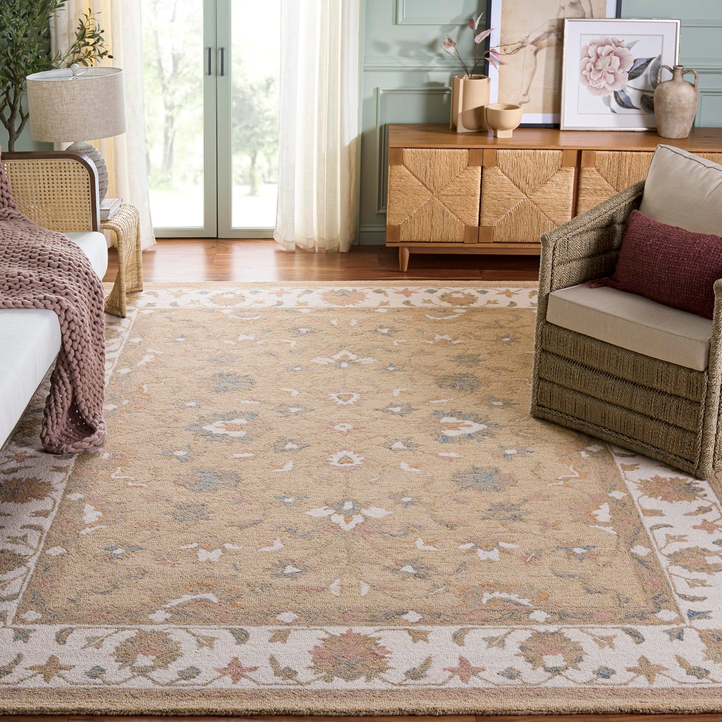 SAFAVIEH Area Rug 8x10 - Heritage Collection - Large - Beige & Ivory, Handmade Wool, Ideal for Living Room, Bedroom, Dining Space (HG125B)