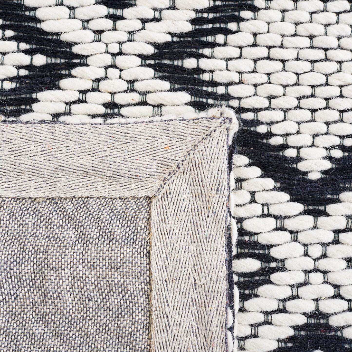 SAFAVIEH Area Rug 8x10 - Vermont Collection - Large - Ivory & Black, Handmade Wool, Ideal for Living Room, Bedroom, Office, Dining Space (VRM151Z)