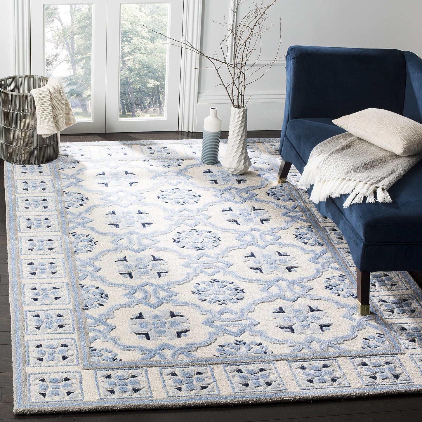 SAFAVIEH Bella Collection 8' x 10' Ivory/Blue BEL155A Handmade Premium Wool & Viscose Area Rug